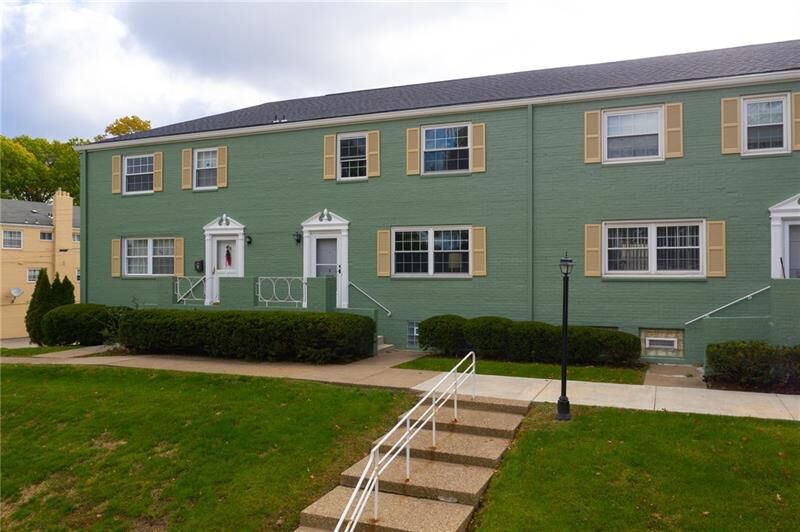 Property Photo: 3 Chapel Dr PA 15237