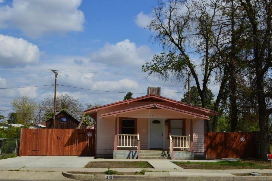 Property Photo:  212 NW 1st  CA 93291 