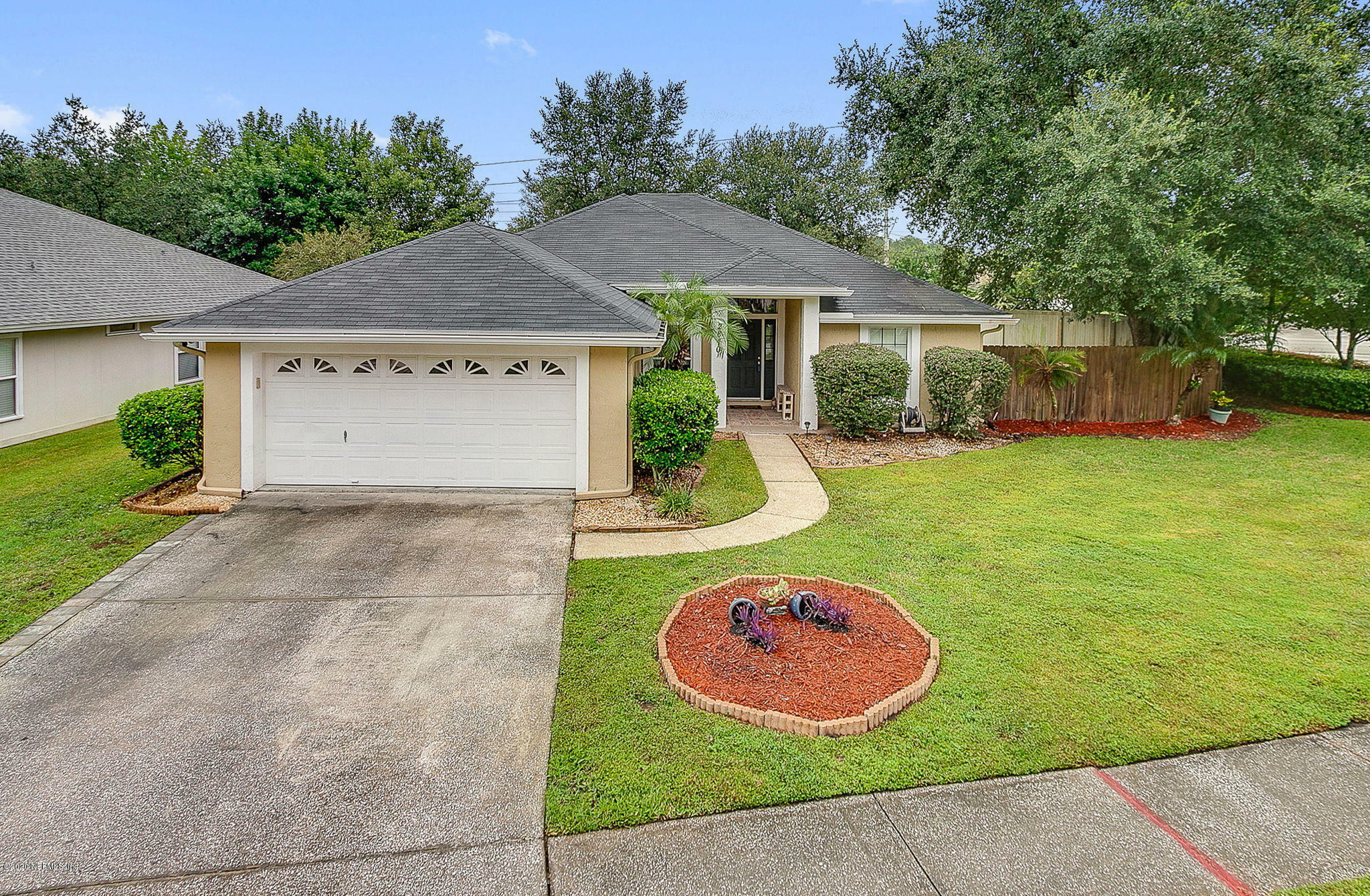 Property Photo:  2810 Southampton Drive  FL 32068 