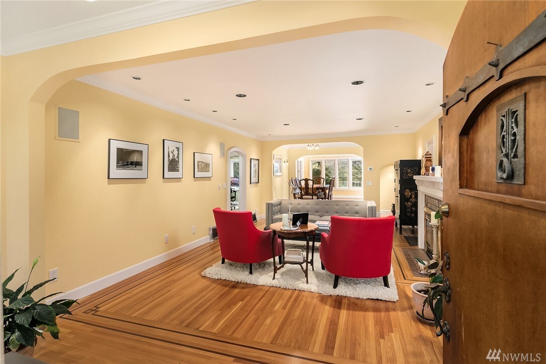 Property Photo: 12009 Greenwood Ave N WA 98133