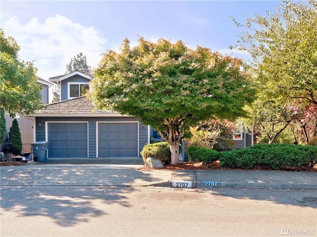 Property Photo:  2707 Cedar Ave S  WA 98055 