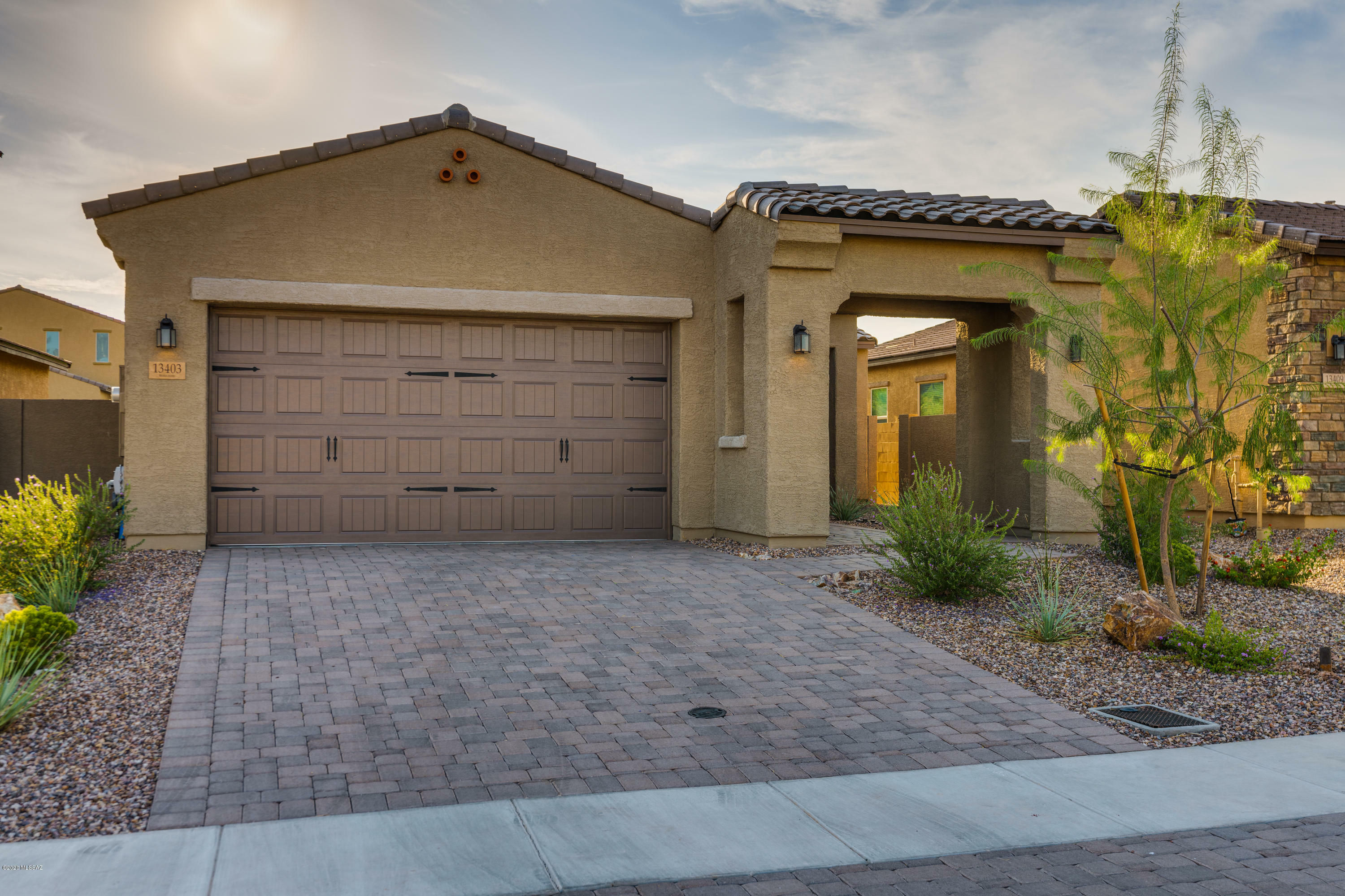 Property Photo:  13403 N Flaxleaf Place  AZ 85755 