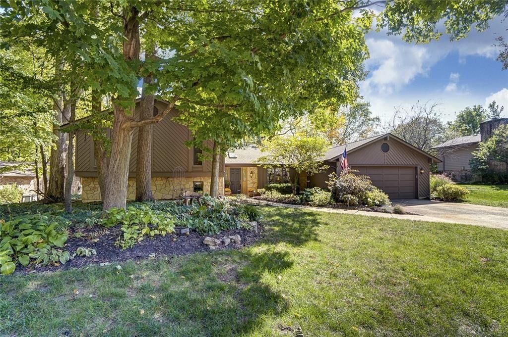 Property Photo: 9370 Woodledge OH 45458