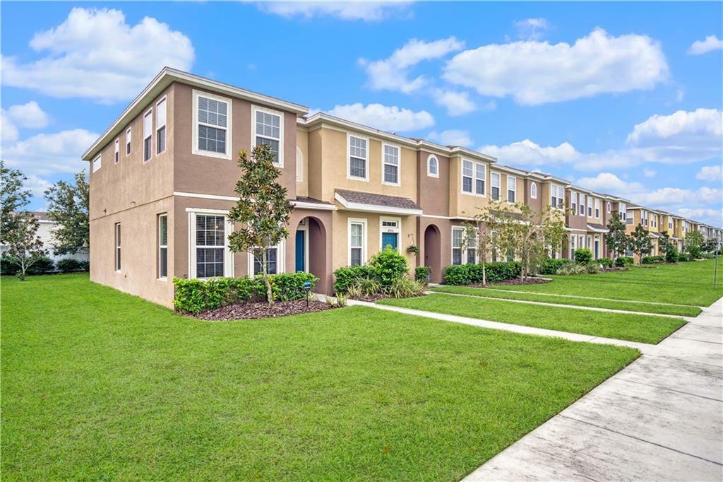 Property Photo: 8957 Walnut Gable Court FL 33578