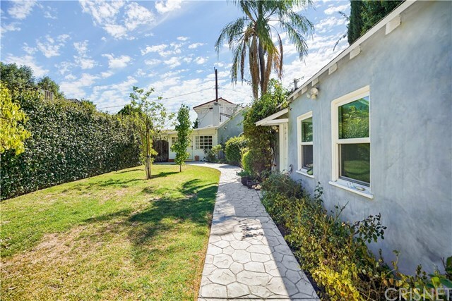 Property Photo: 22040 Avenue San Luis CA 91364
