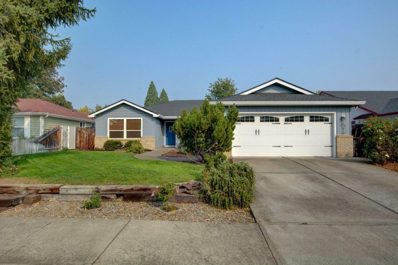 Property Photo:  891 Westrop Drive  OR 97502 