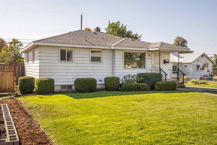 1208 E Courtland Ave  Spokane WA 99207 photo