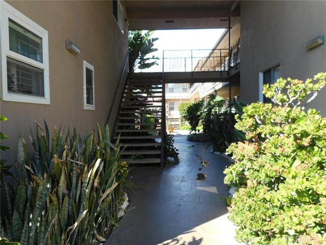 Property Photo:  1023 E 1st Street 25  CA 90802 