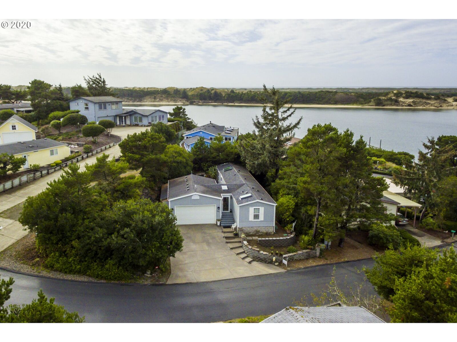 Property Photo: 1601 Rhododendron Dr 561 OR 97439