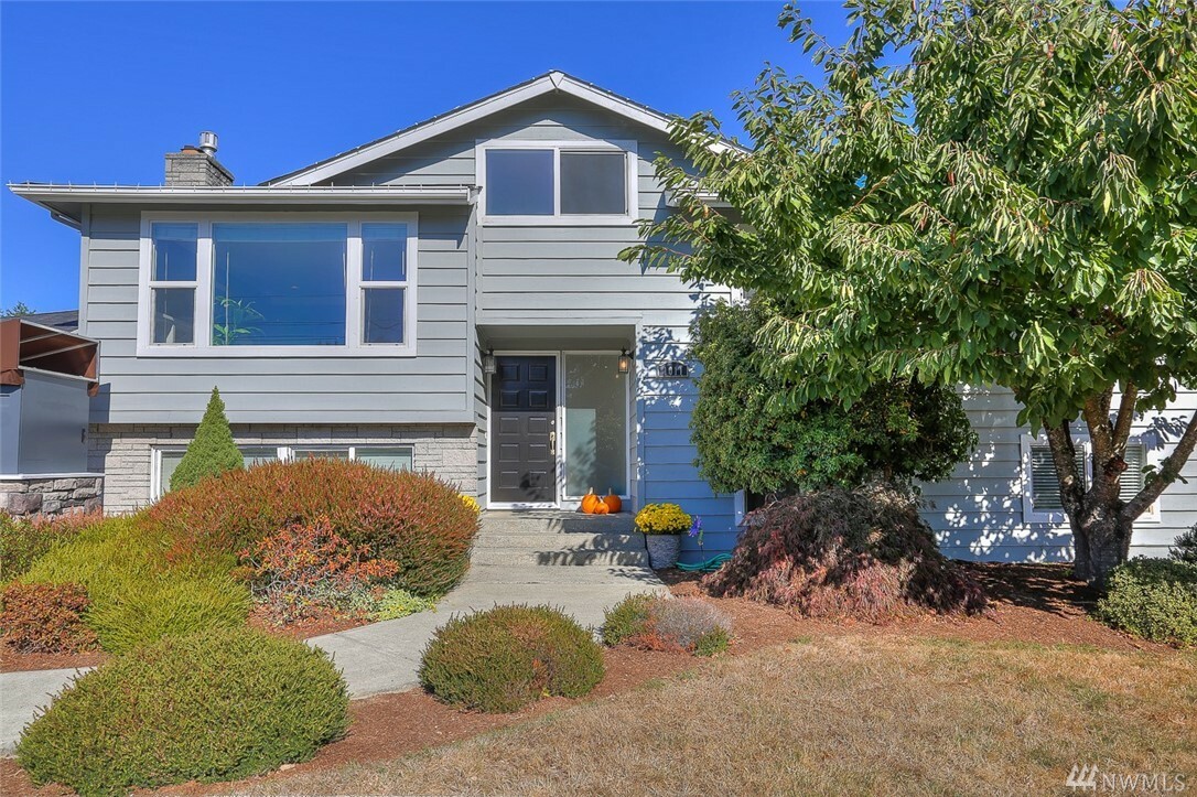 Property Photo: 1011 Cascade Dr WA 98020