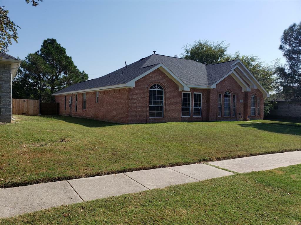 Property Photo:  1402 Bosher Drive  TX 75104 