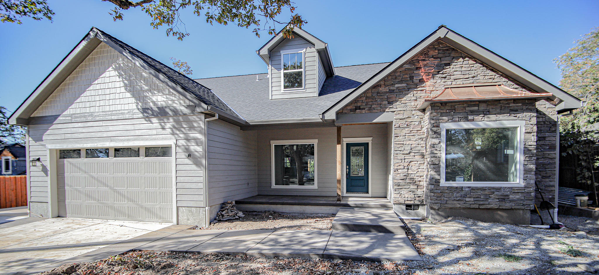 Property Photo: 48 Black Oak Drive OR 97504