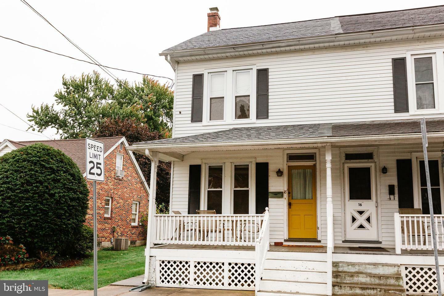 Property Photo:  18 E Lemon Street  PA 17543 