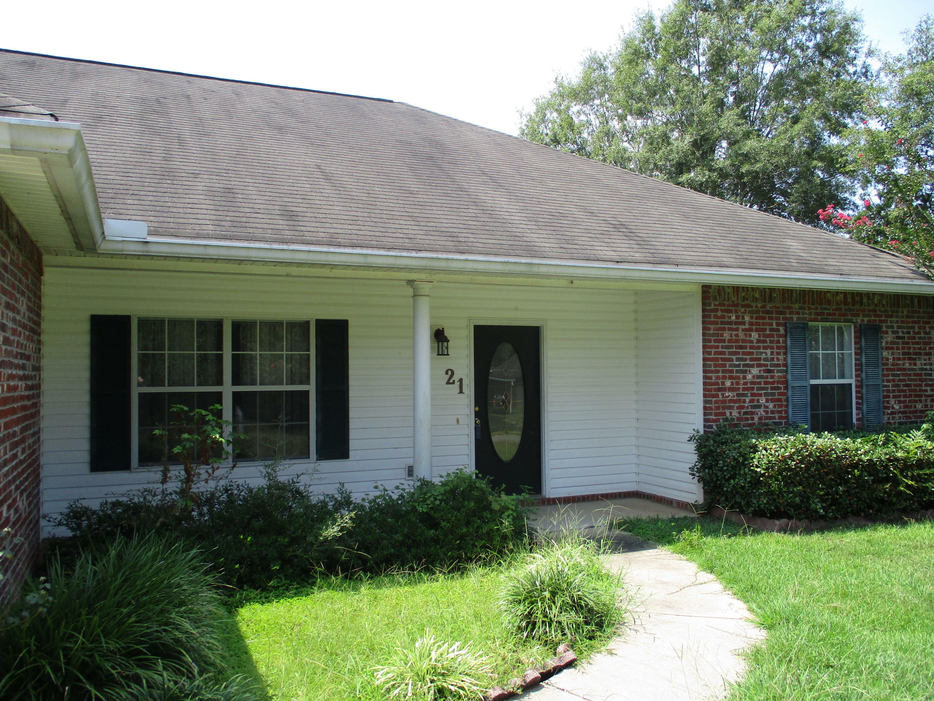 Property Photo:  21 Front St.  MS 39482 