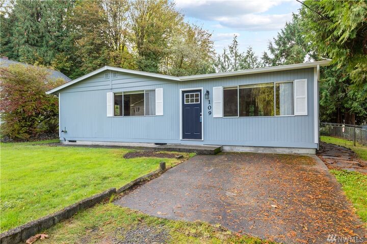 Property Photo:  109 SE Ash St  WA 98596 