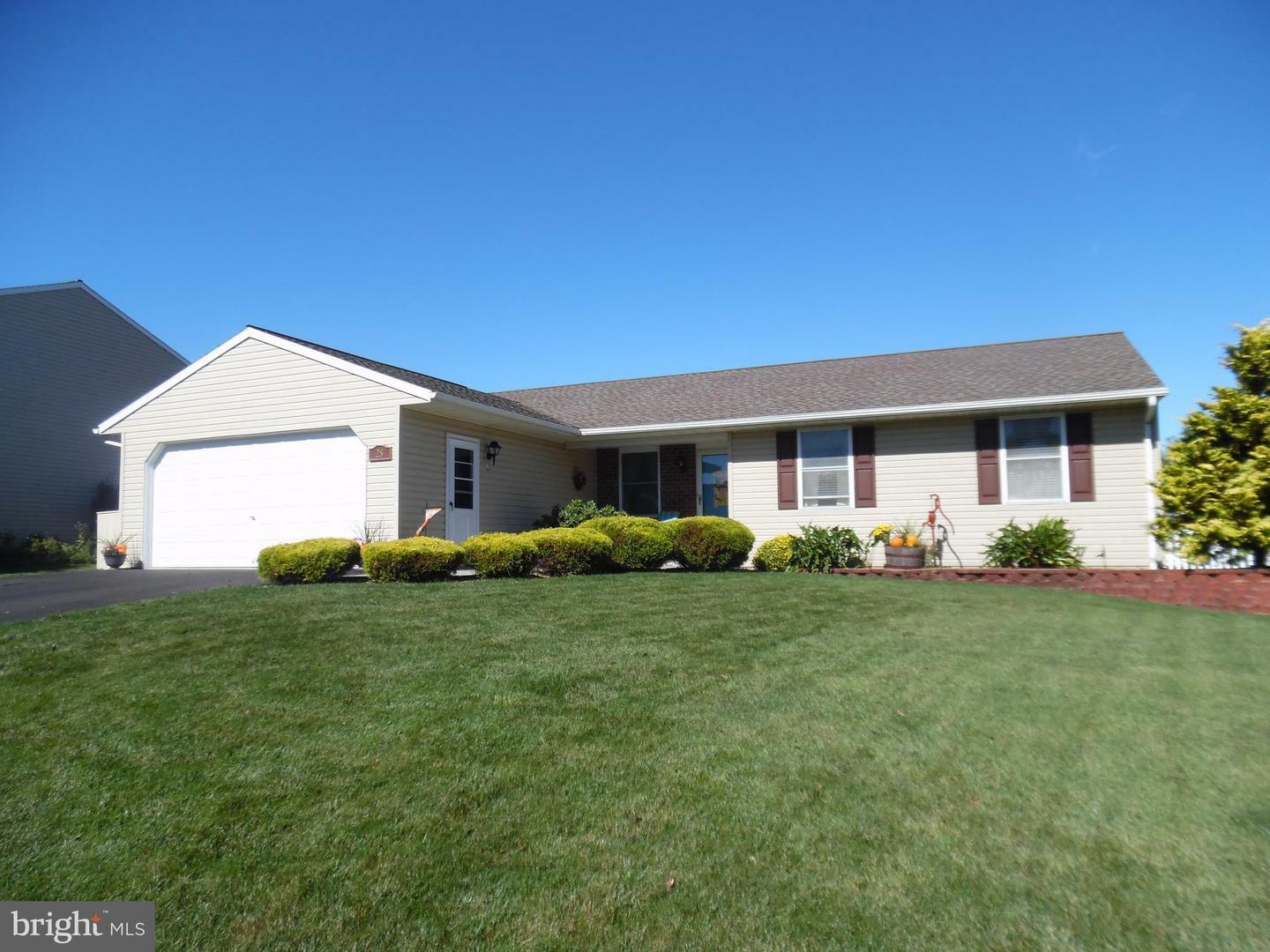 Property Photo:  28 Meadow Drive  PA 17073 