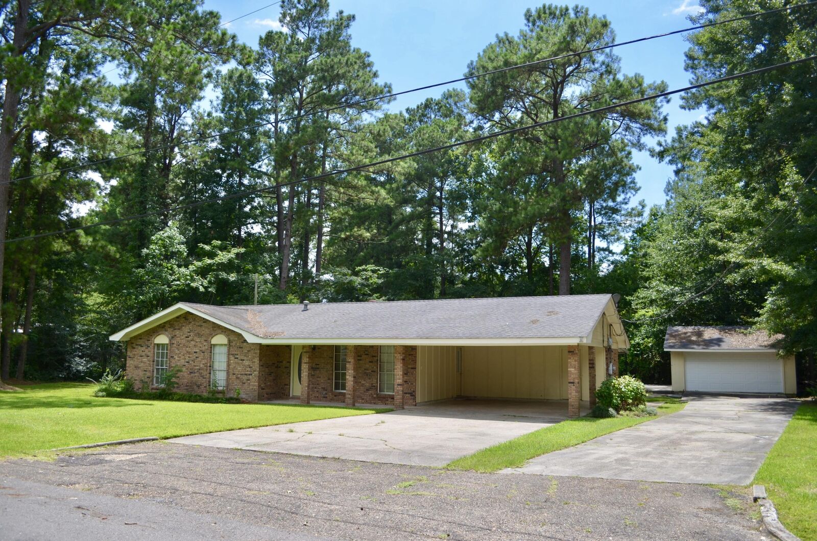 Property Photo:  37 Cherokee Rd.  MS 39402 