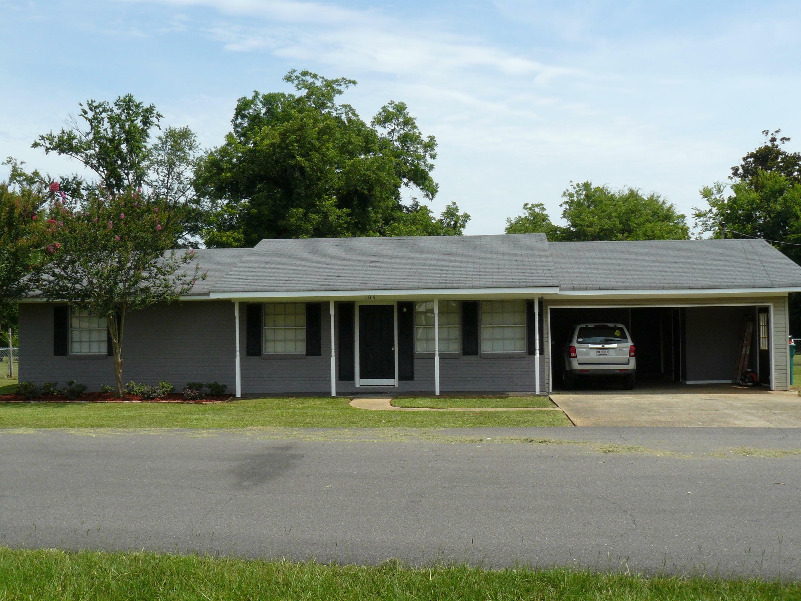 Property Photo:  104 Griffith Rd.  MS 39465 