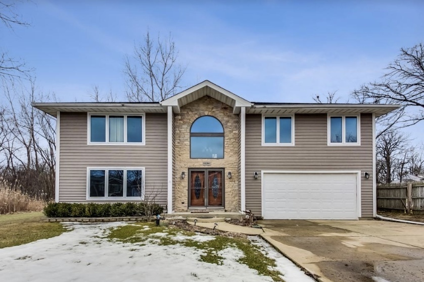 Property Photo:  520 Quassey Avenue  IL 60044 