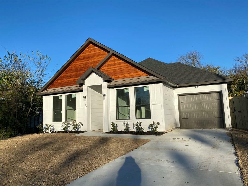 Property Photo: 106 1/2 Cook Street TX 75165