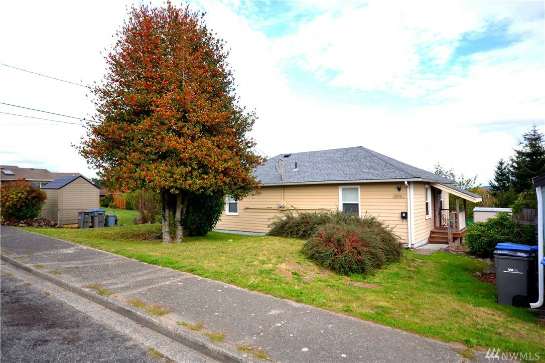 Property Photo:  2022 A&B Vandalia Ave  WA 98310 