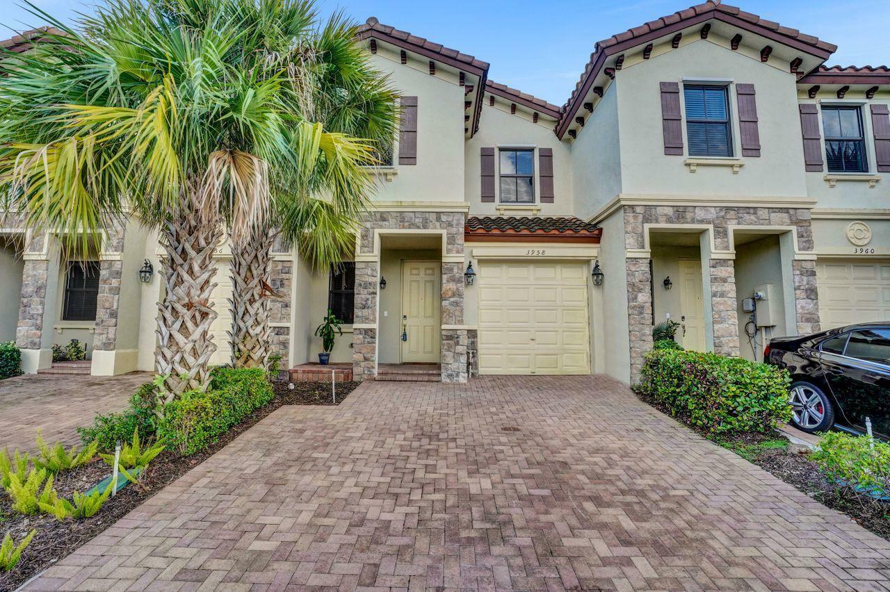 Property Photo:  3958 Devenshire Court  FL 33073 