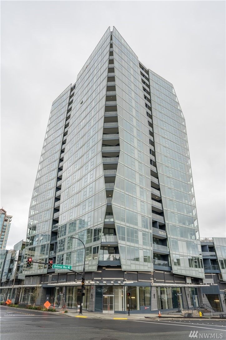 Property Photo: 188 Bellevue Wy NE 906 WA 98004