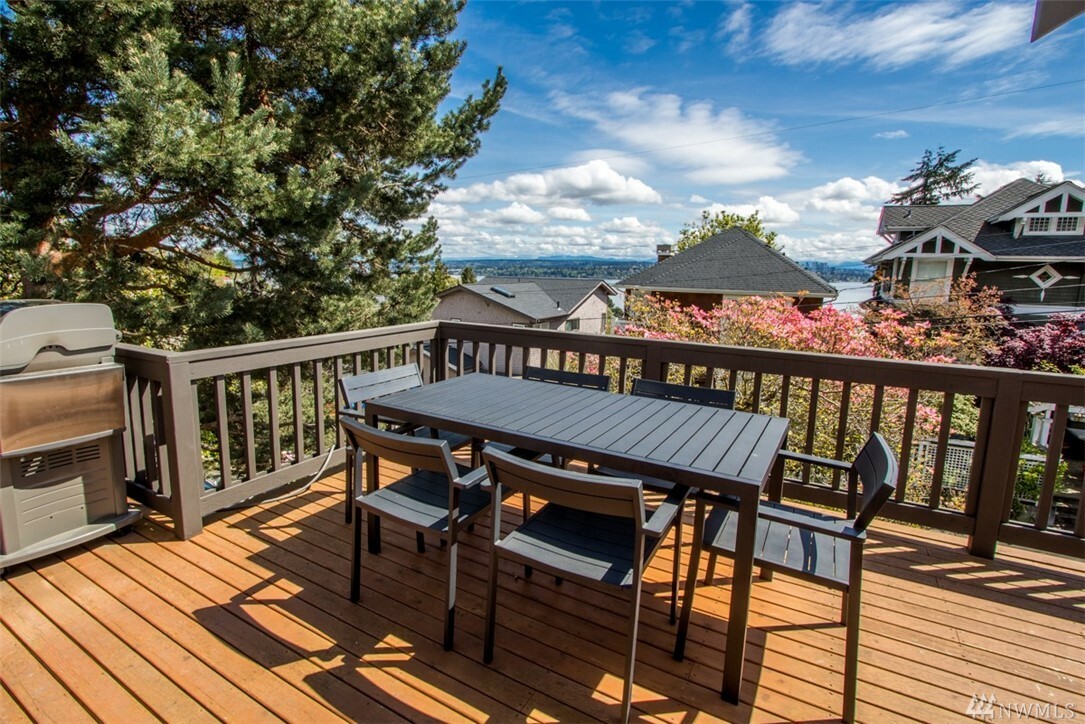 Property Photo:  1523 38th Ave  WA 98122 