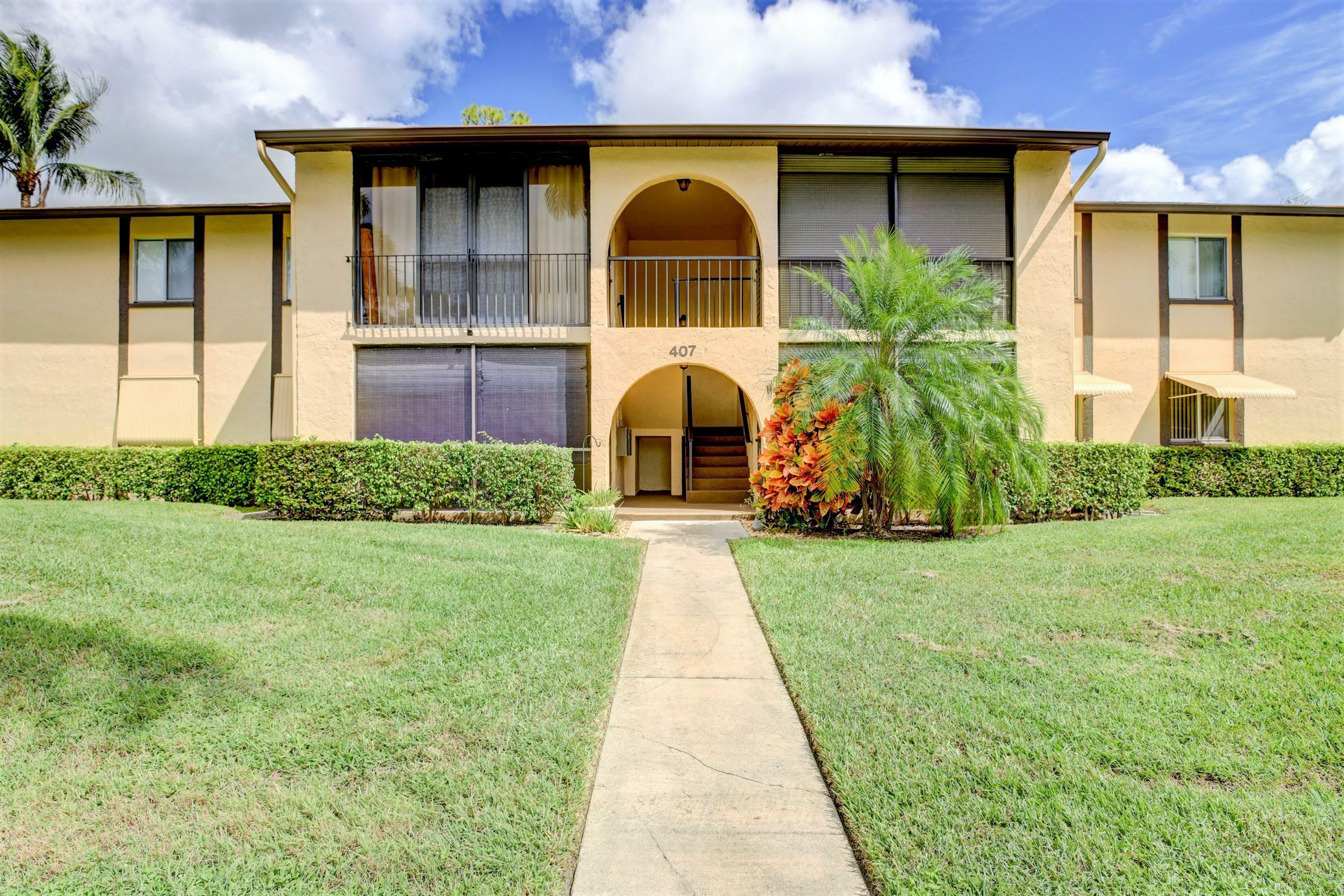 Property Photo: 407 Pine Glen Lane D-1 FL 33463
