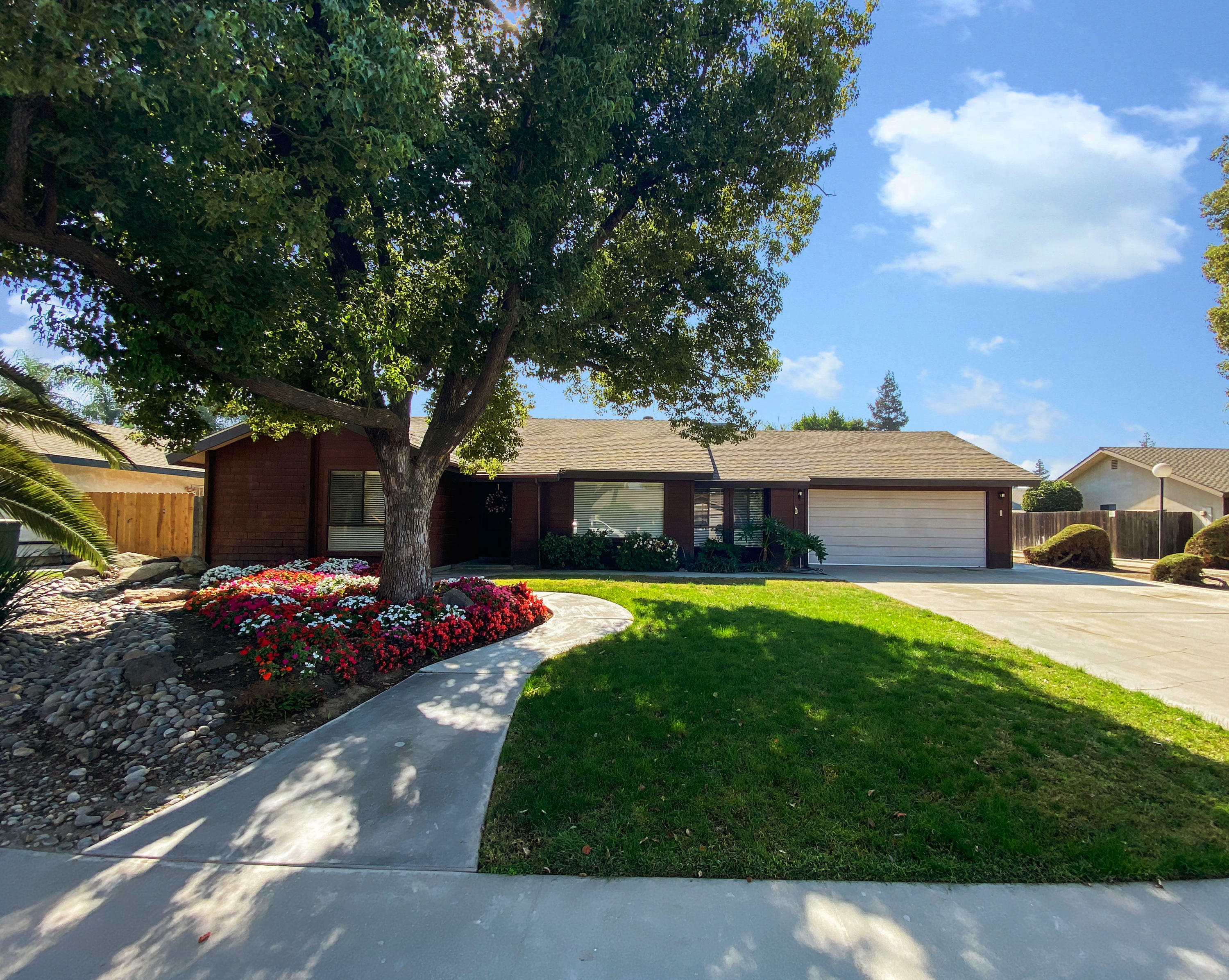 Property Photo:  3845 W Sunnyside Avenue  CA 93277 