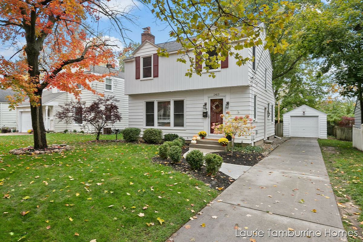 Property Photo:  2413 Brooklyn Avenue SE  MI 49507 