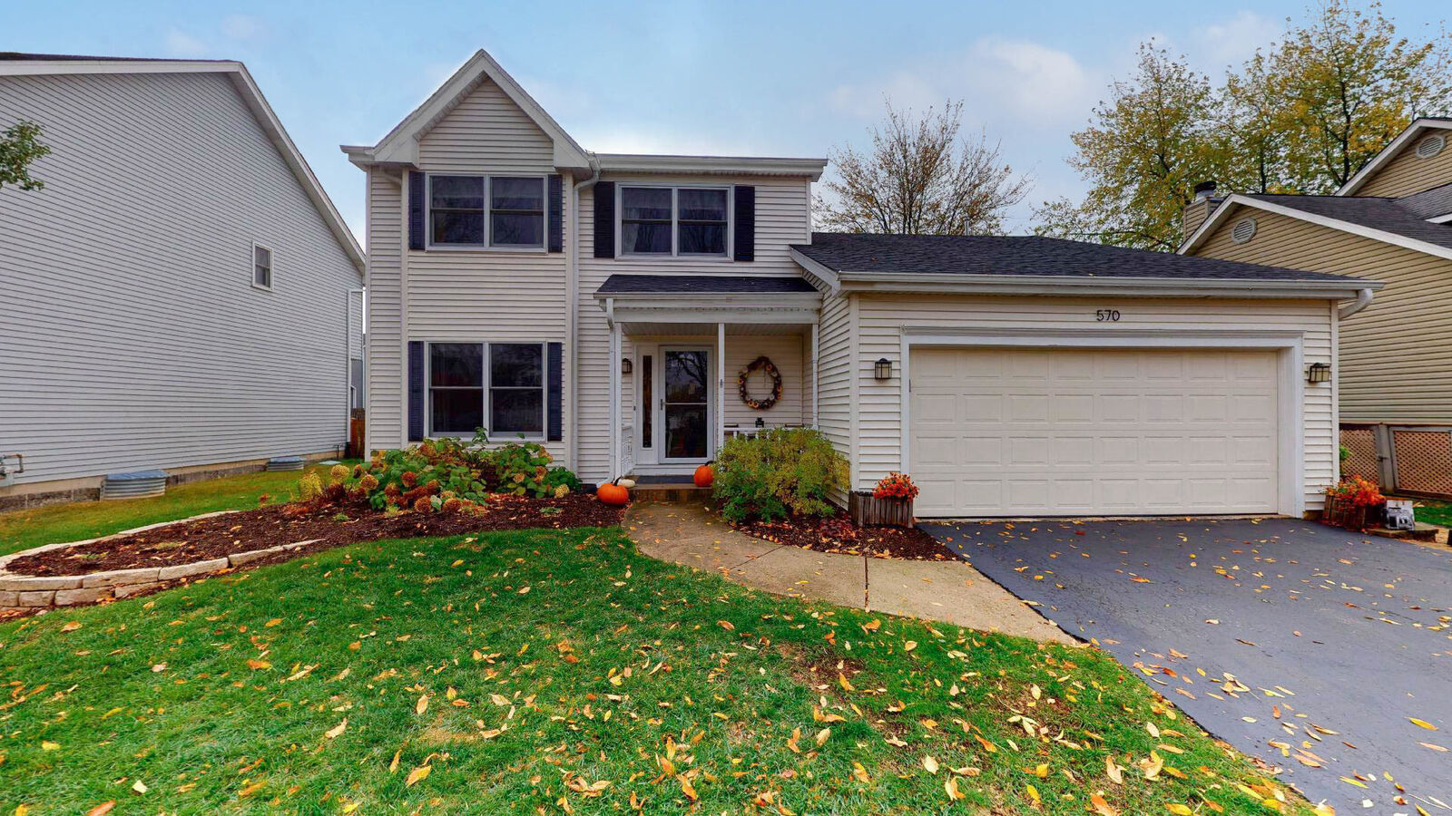 Property Photo: 570 Roxbury Drive IL 60565