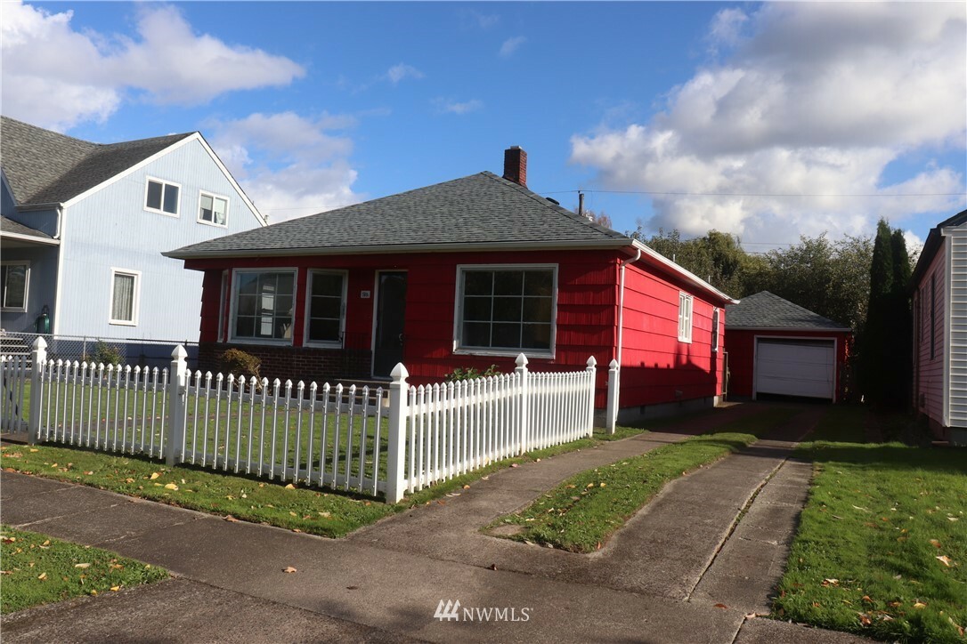 Property Photo:  506 24th Avenue  WA 98632 