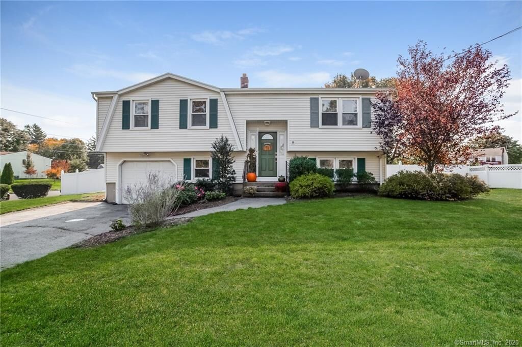 Property Photo:  20 Sheffield Road  CT 06460 