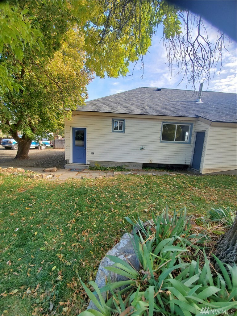 Property Photo: 201 E Ash WA 98858