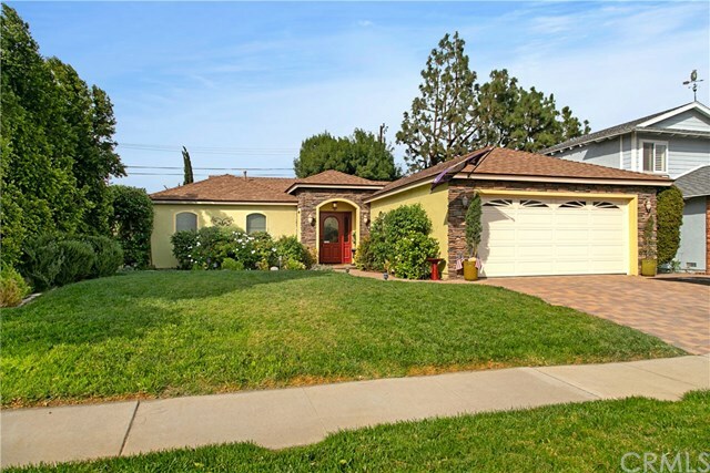 Property Photo:  913 Berkenstock Lane  CA 92870 