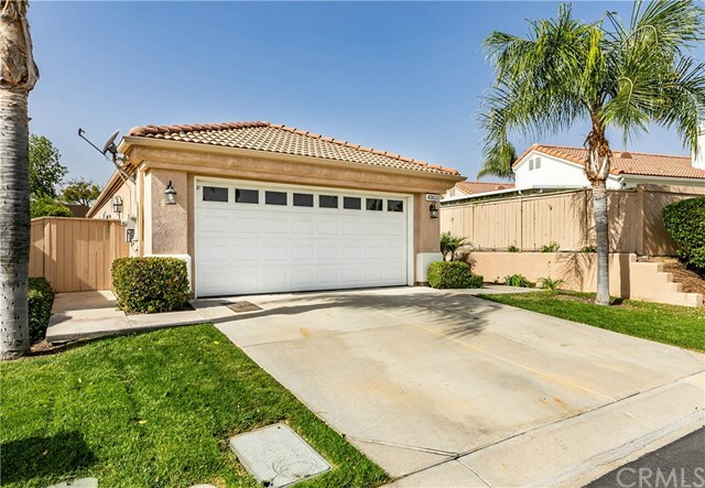 Property Photo:  40633 Corte Albara  CA 92562 