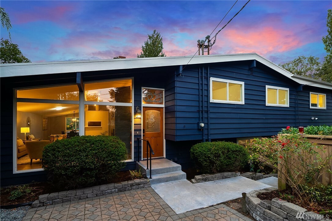 Property Photo:  8223 Sierra Dr  WA 98026 