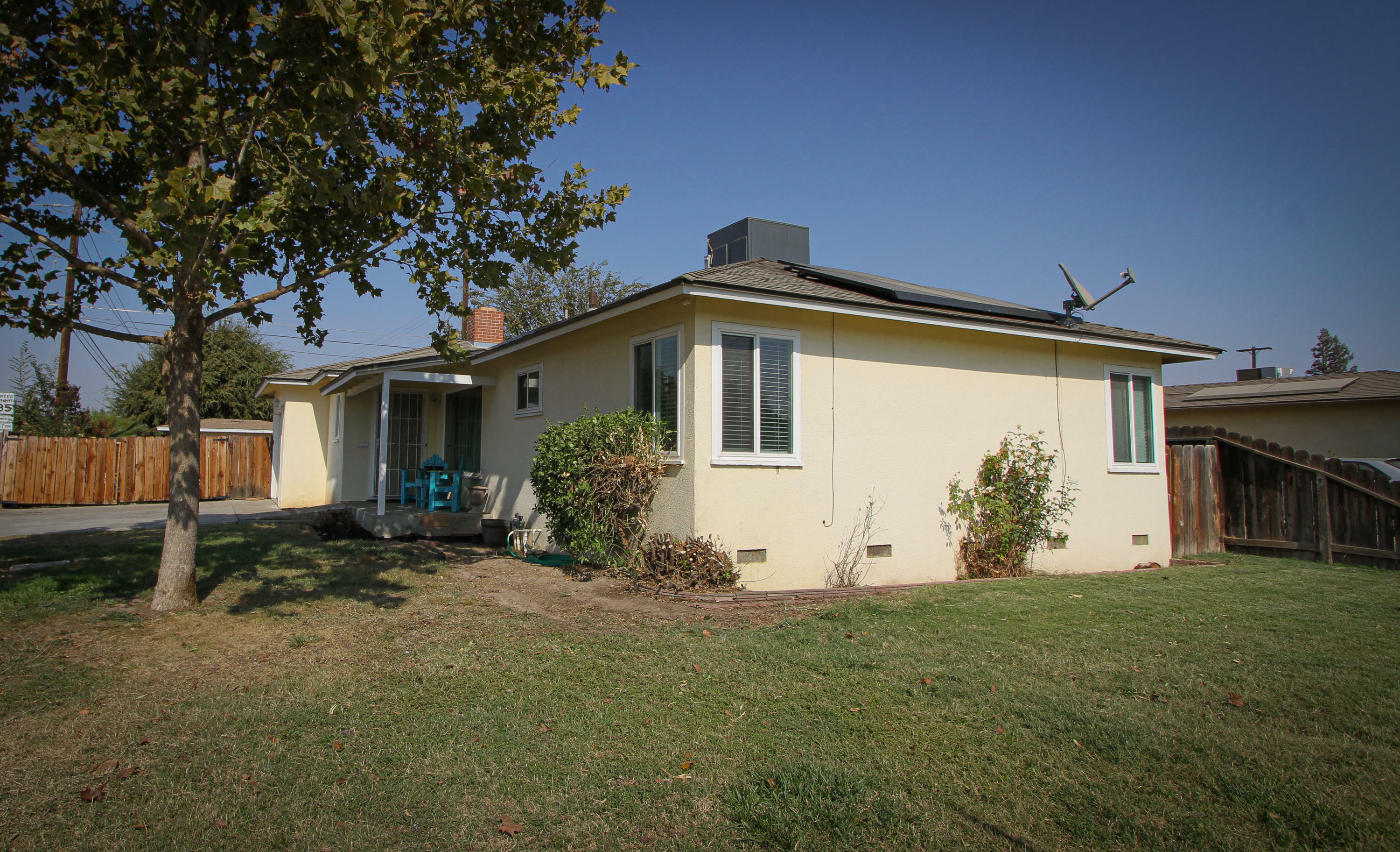 Property Photo:  720 S Burke Street  CA 93292 