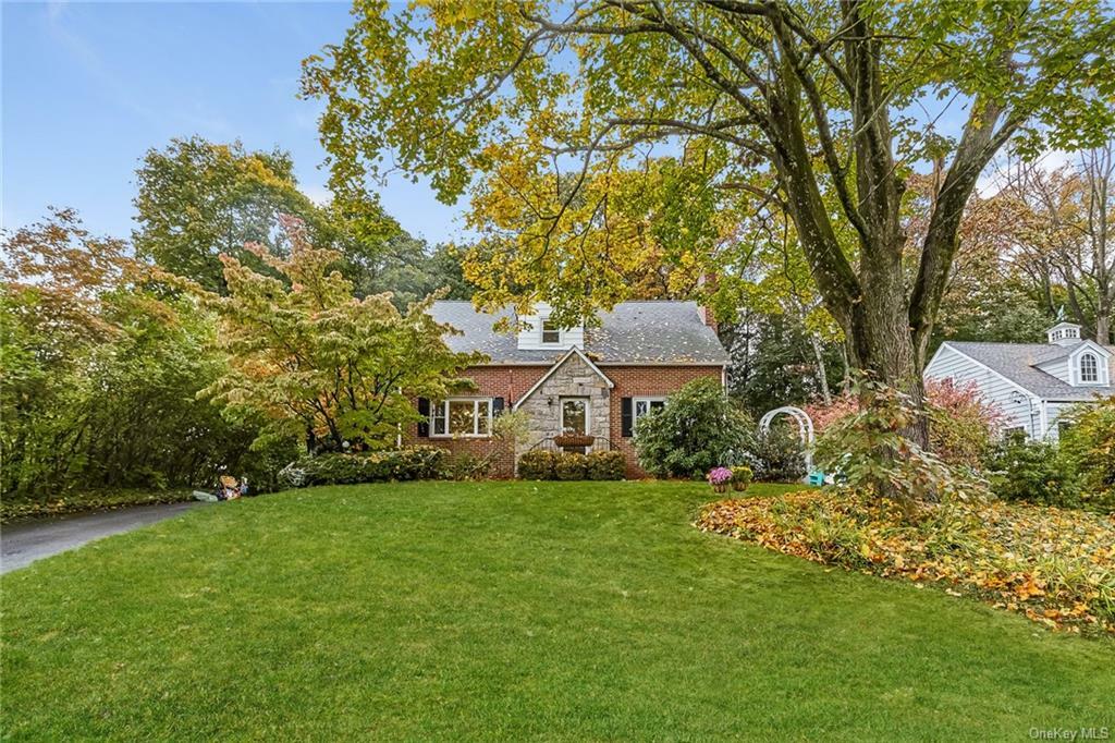 Property Photo:  18 Iroquois Road  NY 10570 