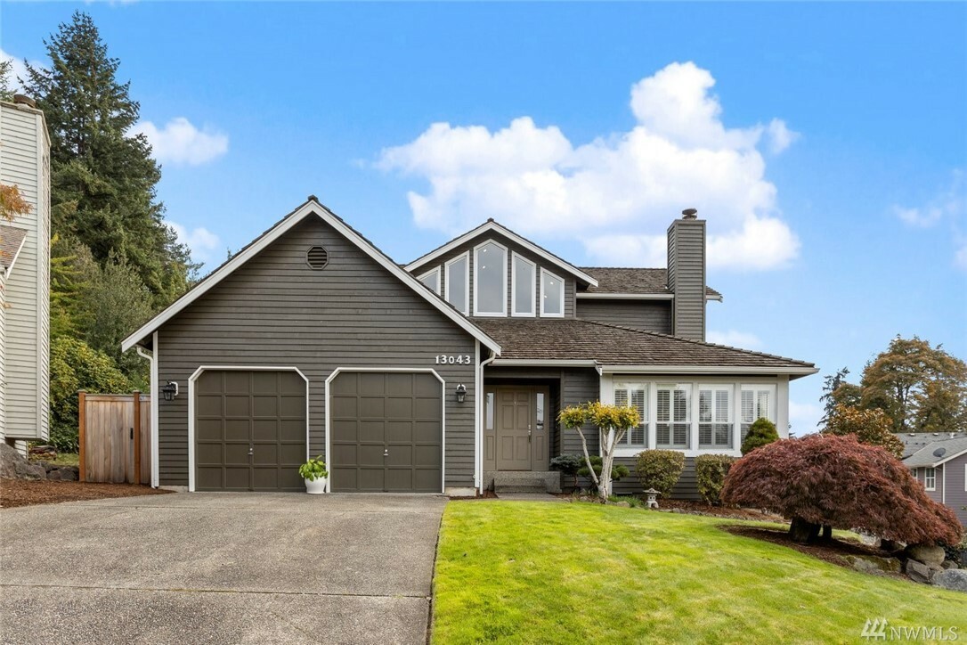 Property Photo:  13043 SE 47th Place  WA 98006 