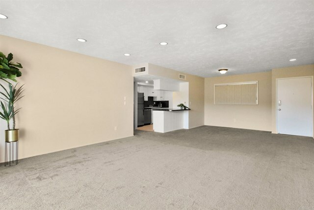 Property Photo:  4900 Rosehedge Dr 102  CA 91942 