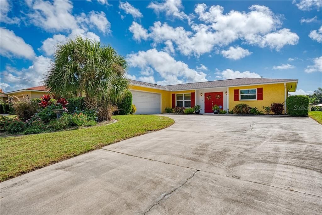 Property Photo: 1280 Lakeside Drive FL 34293