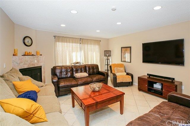 Property Photo:  635 E Angeleno Avenue D  CA 91501 