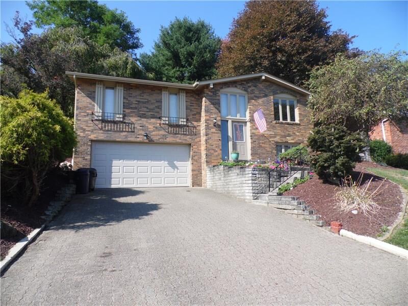 Property Photo:  165 Grouse Dr  PA 15037 
