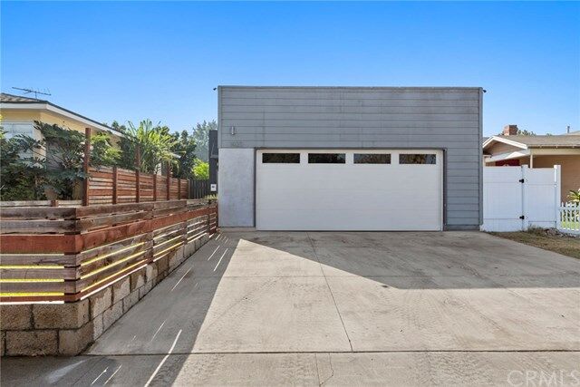 Property Photo:  1420 E Michelson Street  CA 90805 
