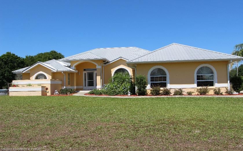 Property Photo: 4105 Palomino Drive FL 33875