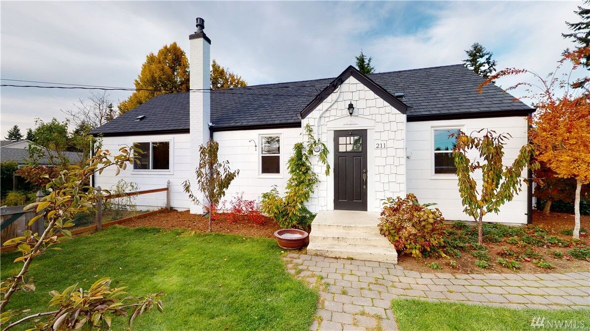Property Photo:  211 107th St SE  WA 98208 
