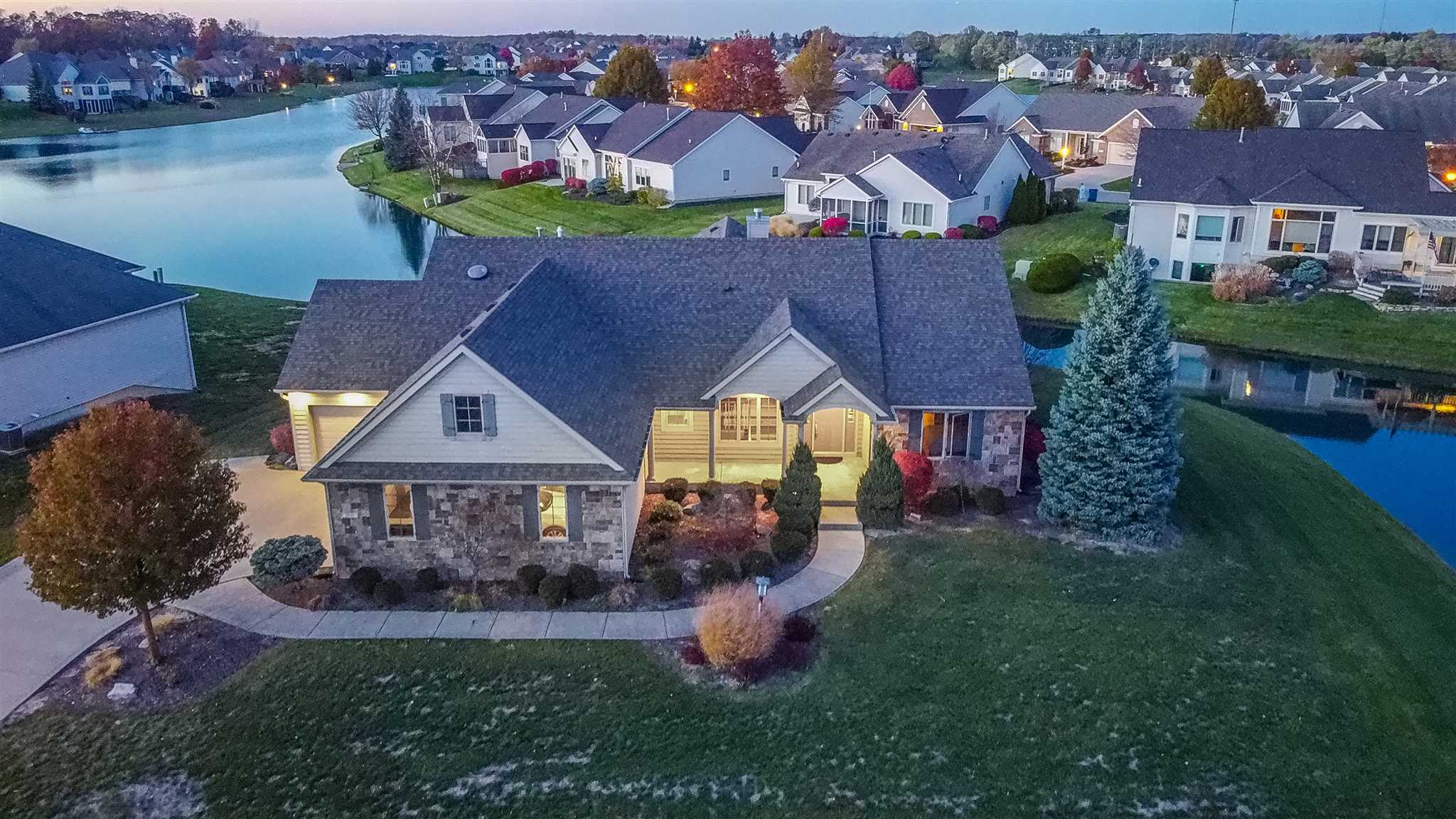 Property Photo:  1933 W Autumn Lane  IN 46845-8984 