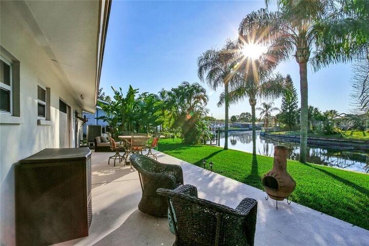 Property Photo: 7900 1st Street N FL 33702